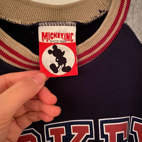 Vintage Mickey sweatshirt 💫 - Picture 3 of 5
